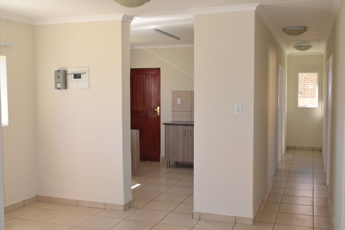 Affordable Luxury- 3 Bedroom House in a great Area - Photo 3
