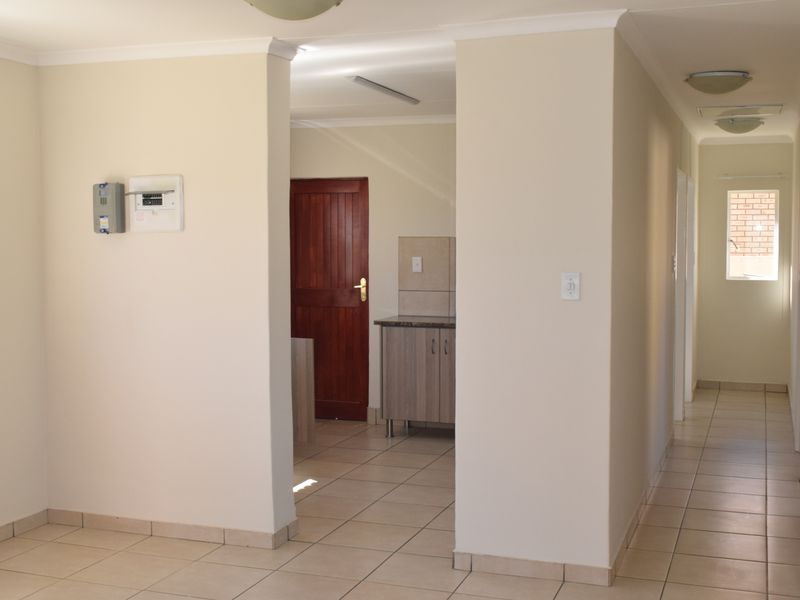 Affordable Luxury- 3 Bedroom House in a great Area - Photo 3