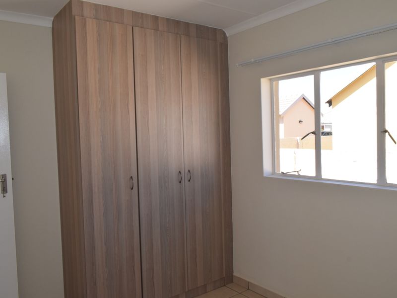 Affordable Luxury- 3 Bedroom House in a great Area - Photo 10