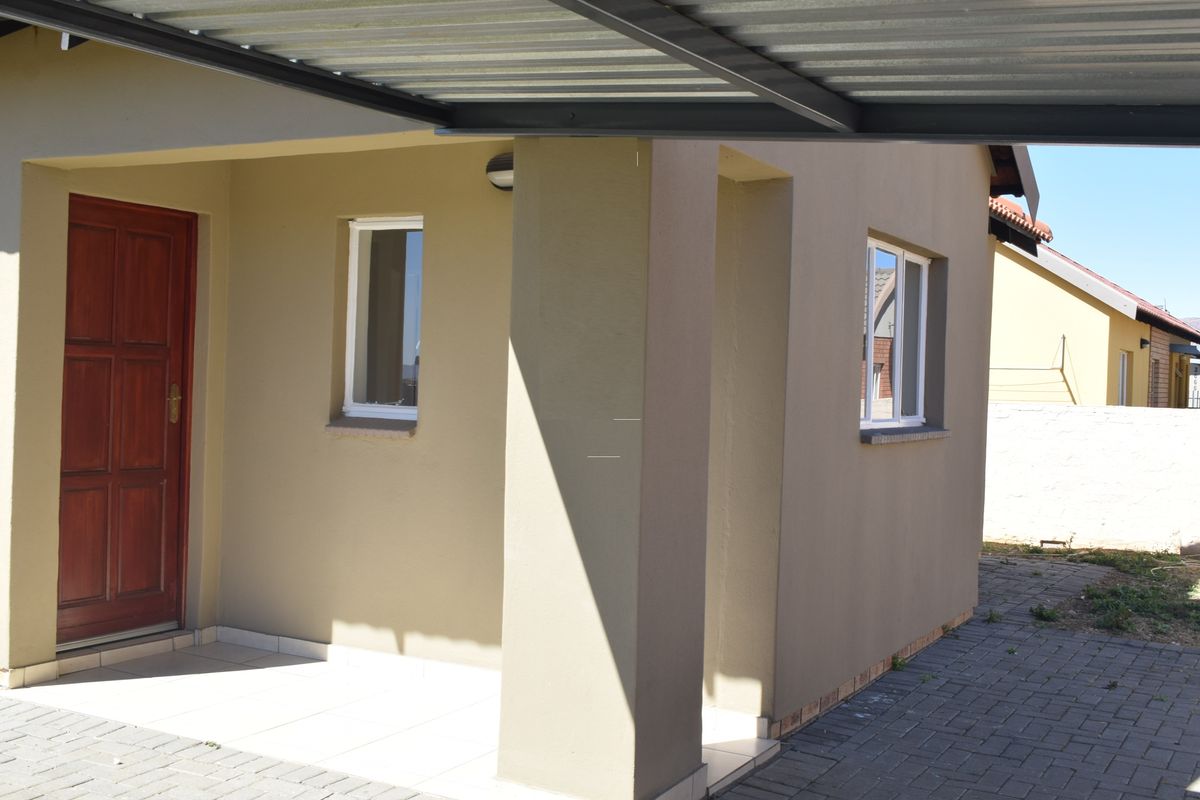 Affordable Luxury- 3 Bedroom House in a great Area - Photo 2