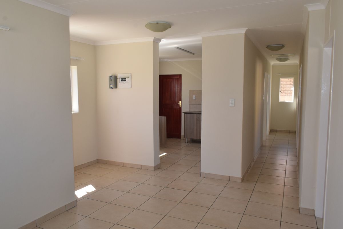 Affordable Luxury- 3 Bedroom House in a great Area - Photo 5