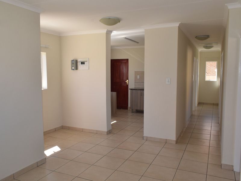 Affordable Luxury- 3 Bedroom House in a great Area - Photo 5