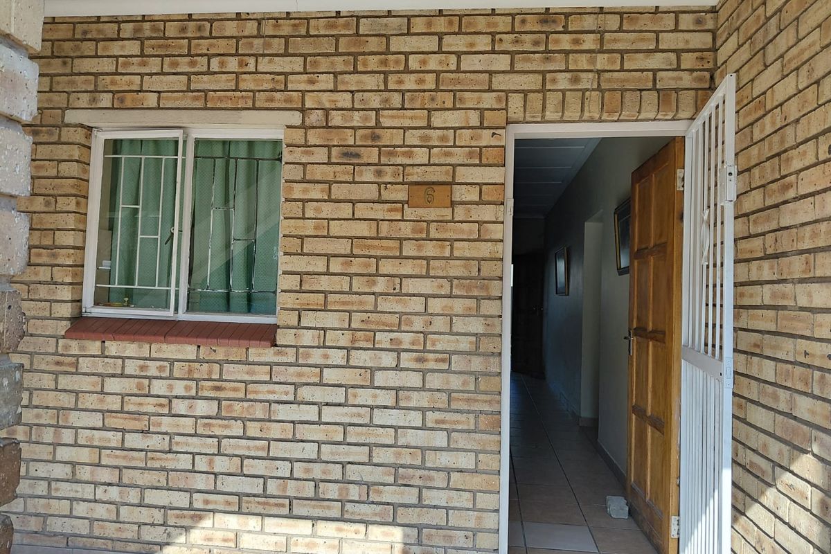 Brits! 3 Bedroom Apartment for Sale - Photo 2