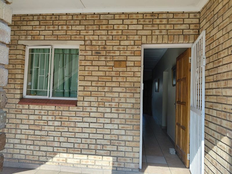 Brits! 3 Bedroom Apartment for Sale - Photo 2