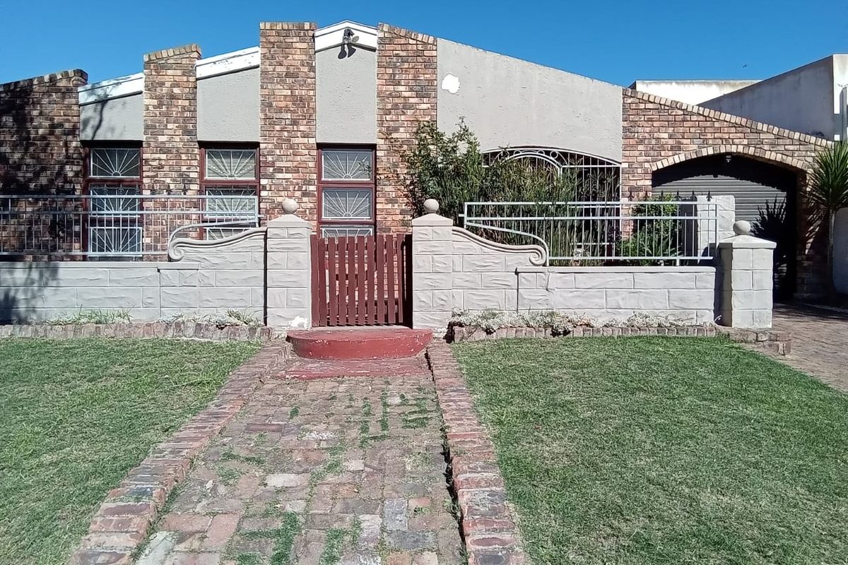 Neat 3-Bedroom Family Home with lock up Garage in Salsoneville, Bethelsdorp - Photo 2