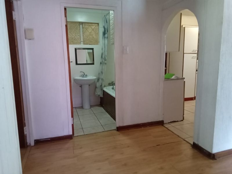 Neat 3-Bedroom Family Home with lock up Garage in Salsoneville, Bethelsdorp - Photo 10