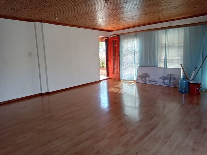 Neat 3-Bedroom Family Home with lock up Garage in Salsoneville, Bethelsdorp - Photo 6