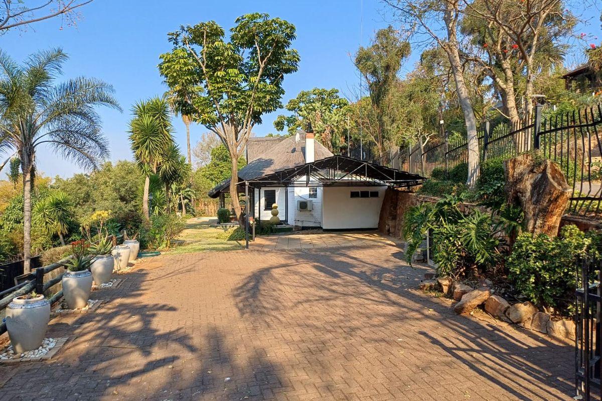 Exclusive Mandate... Our Most Charming Residence in Kosmos - Photo 5