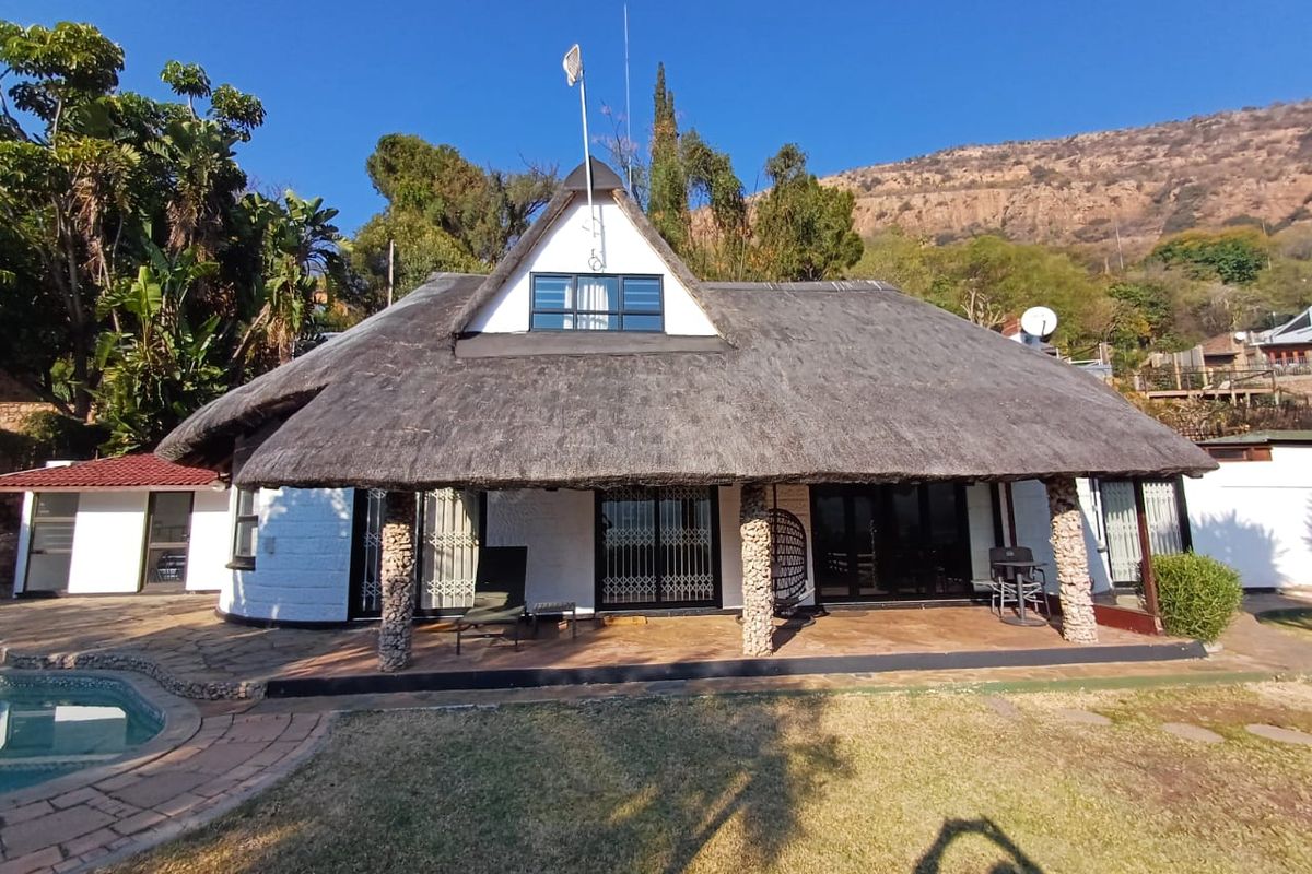 Exclusive Mandate... Our Most Charming Residence in Kosmos - Photo 4