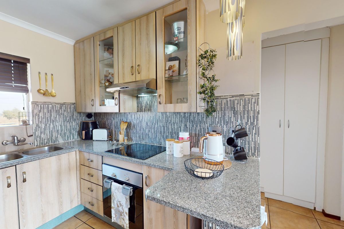 Spacious apartment in sought after neighbourhood. - Photo 5