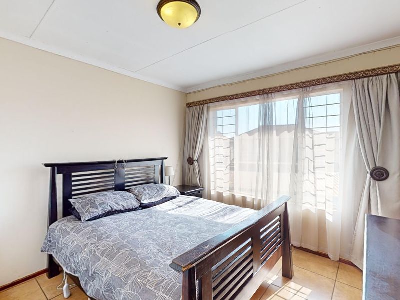 Spacious apartment in sought after neighbourhood. - Photo 7