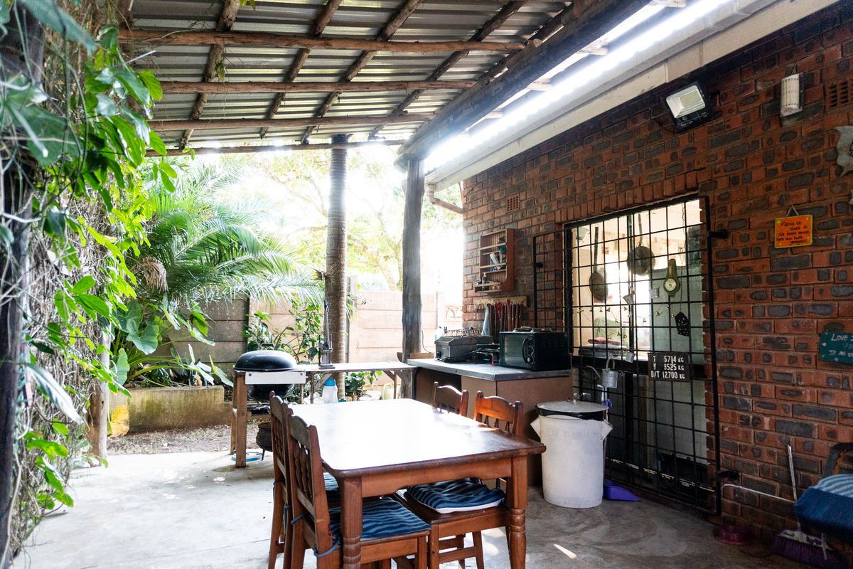 Spacious Family Home with Additional Granny Flat and Entertainment Area - Photo 4