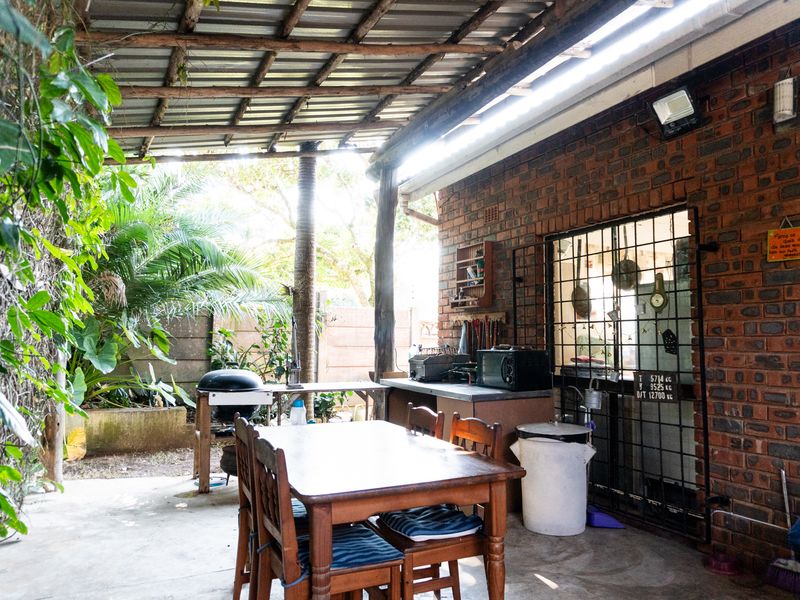 Spacious Family Home with Additional Granny Flat and Entertainment Area - Photo 4