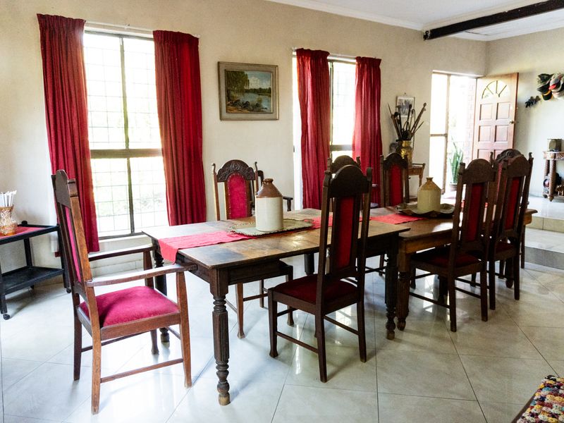 Spacious Family Home with Additional Granny Flat and Entertainment Area - Photo 9