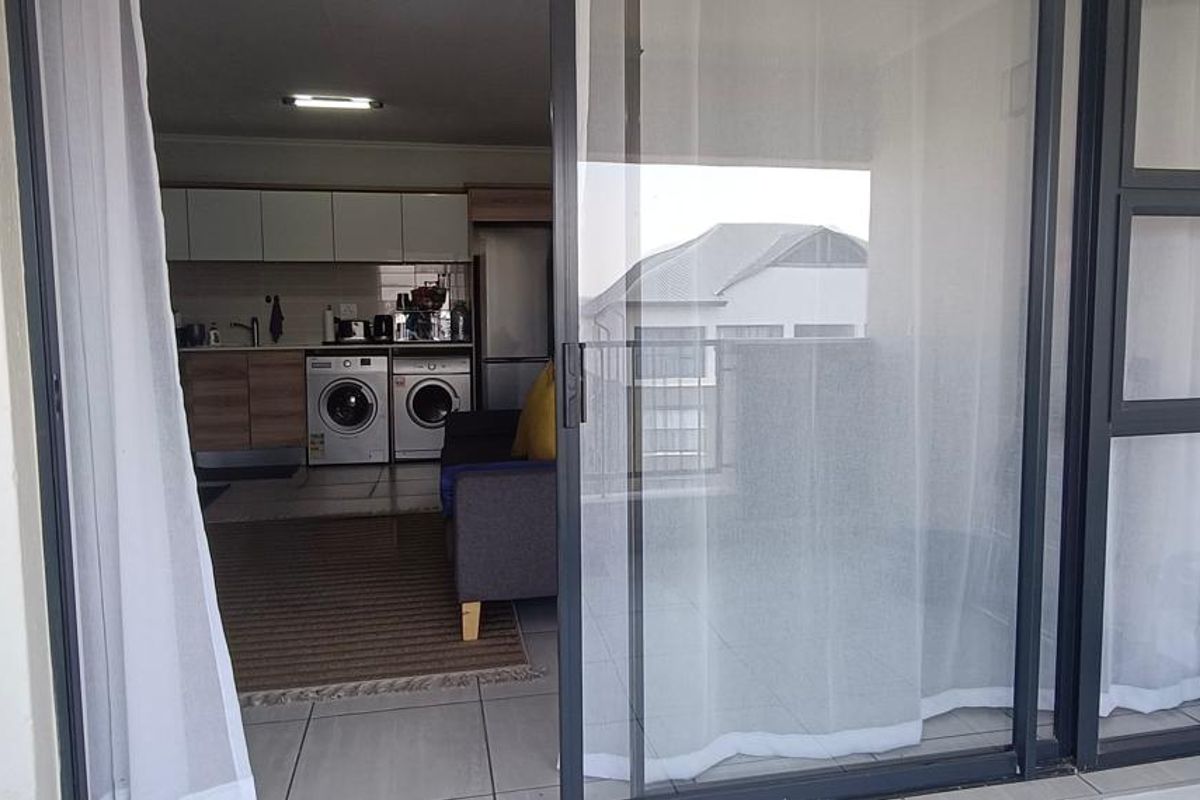 Bigger, Brighter, Better - Spacious Living with Beautiful Views - Photo 5