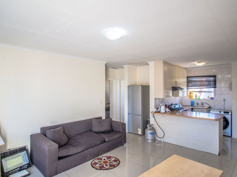 Sunny First Floor Apartment in Vorna Valley - Photo 2