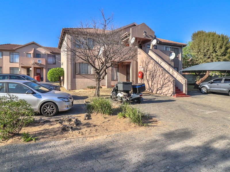 Sunny First Floor Apartment in Vorna Valley - Photo 7