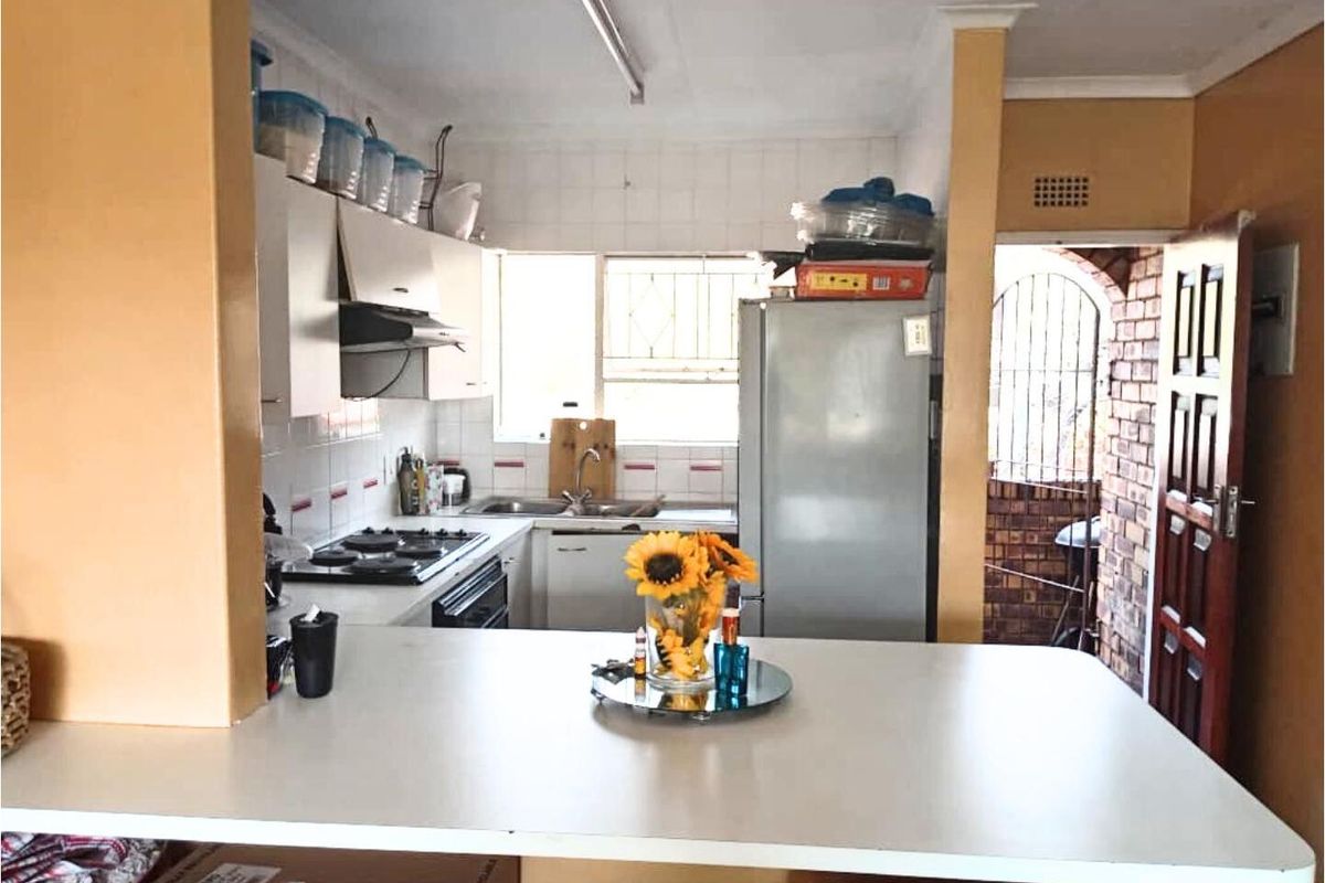 Sunny 2-Bedroom Upstairs Unit for Sale in Buccleuch - Photo 3