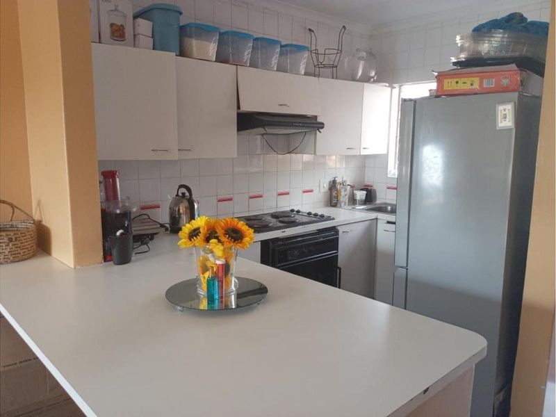 Sunny 2-Bedroom Upstairs Unit for Sale in Buccleuch - Photo 4