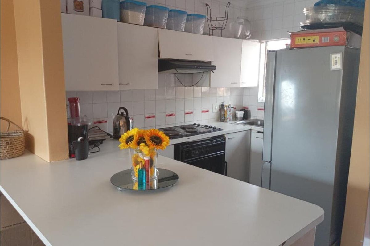 Sunny 2-Bedroom Upstairs Unit for Sale in Buccleuch - Photo 4