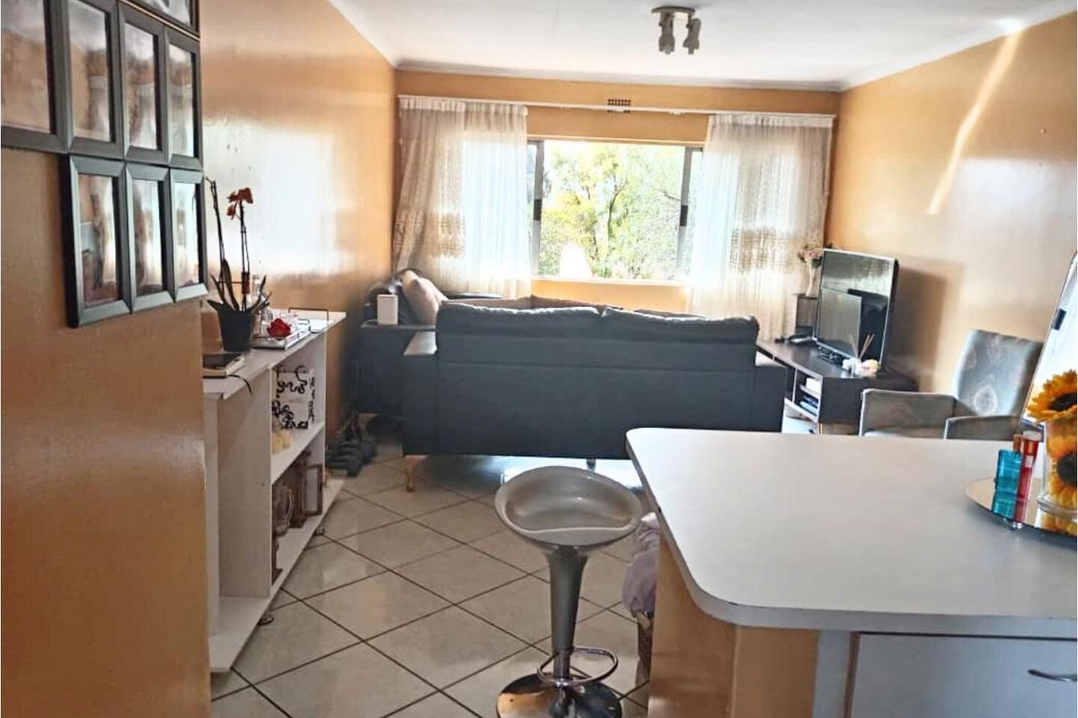 Sunny 2-Bedroom Upstairs Unit for Sale in Buccleuch - Photo 5