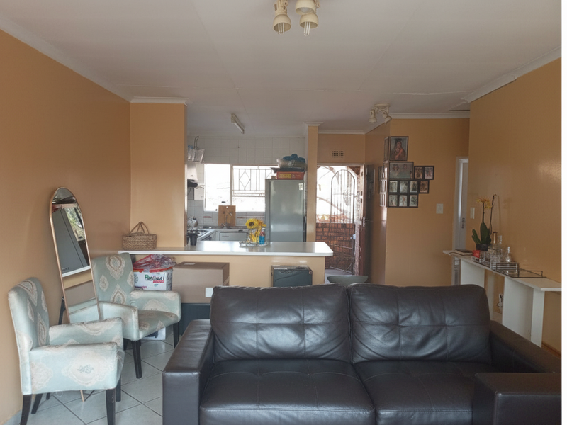 Sunny 2-Bedroom Upstairs Unit for Sale in Buccleuch - Photo 2