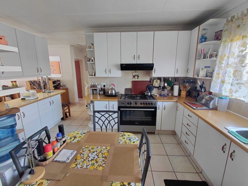 2-Bedroom Townhouse with Full Solar & Water Filtration – Parys - Photo 10