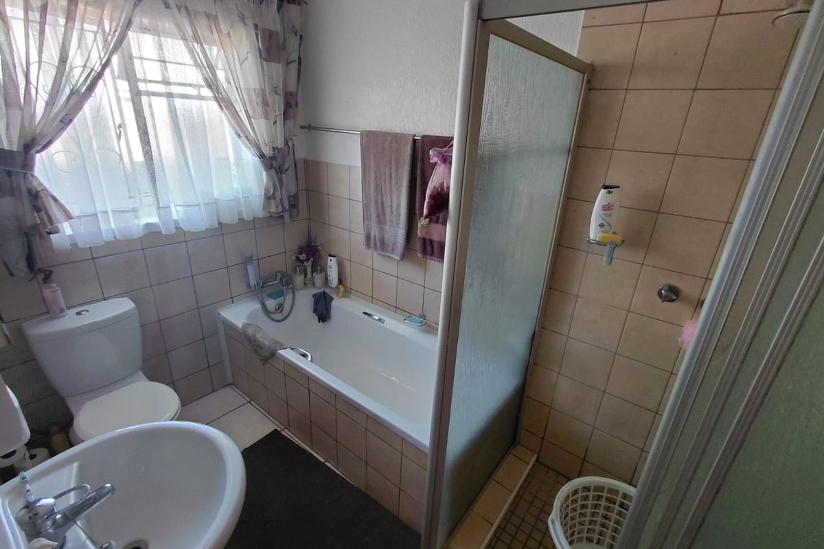 2-Bedroom Townhouse with Full Solar & Water Filtration – Parys - Photo 2