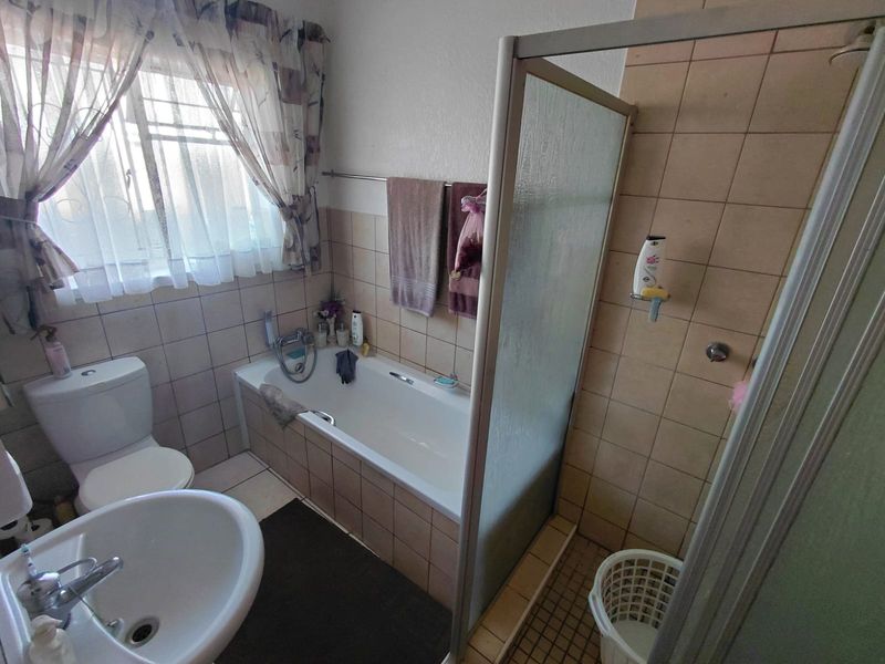 2-Bedroom Townhouse with Full Solar & Water Filtration – Parys - Photo 2