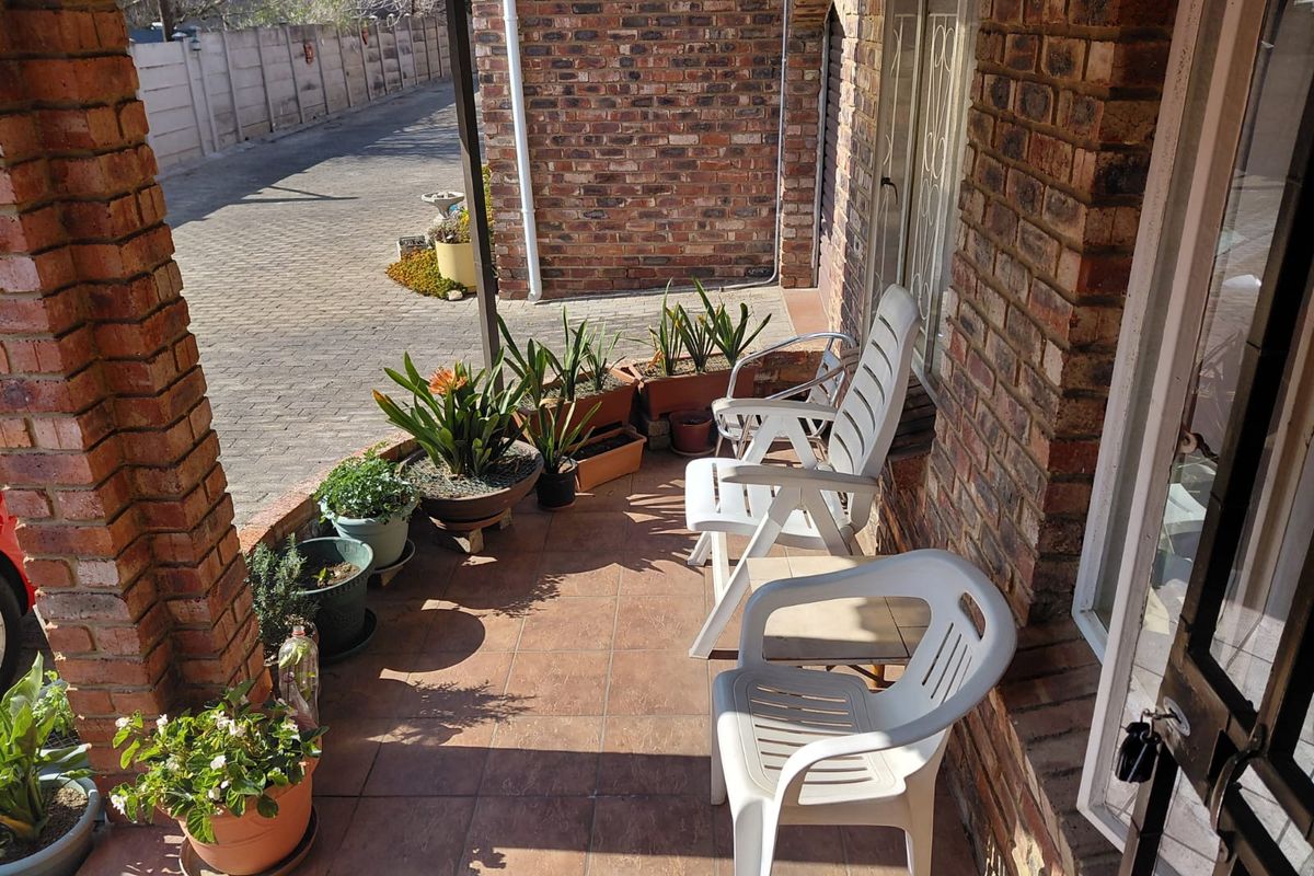 2-Bedroom Townhouse with Full Solar & Water Filtration – Parys - Photo 3