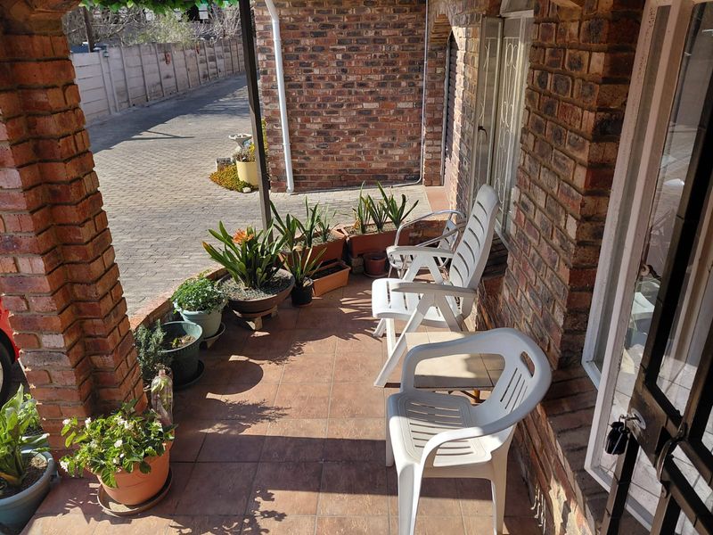 2-Bedroom Townhouse with Full Solar & Water Filtration – Parys - Photo 3