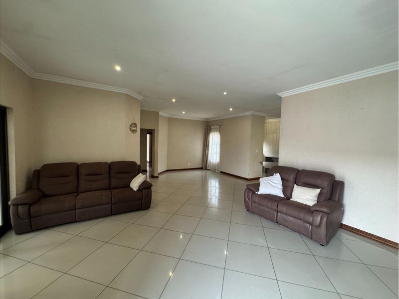 Modern Family Living with Space, Style & Sustainability - Photo 10