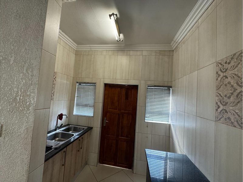 Modern Family Living with Space, Style & Sustainability - Photo 7