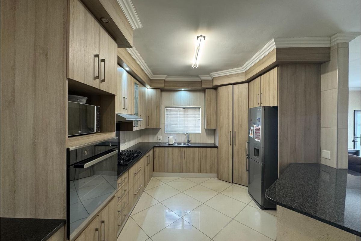 Modern Family Living with Space, Style & Sustainability - Photo 5