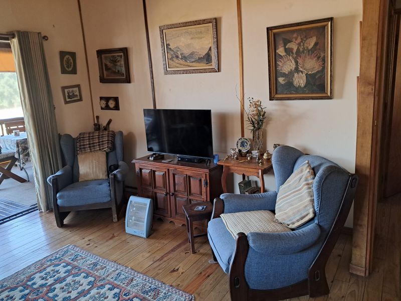 Tranquil Country Living with Lake Views – Perfect for Permanent or Holiday Living - Photo 6