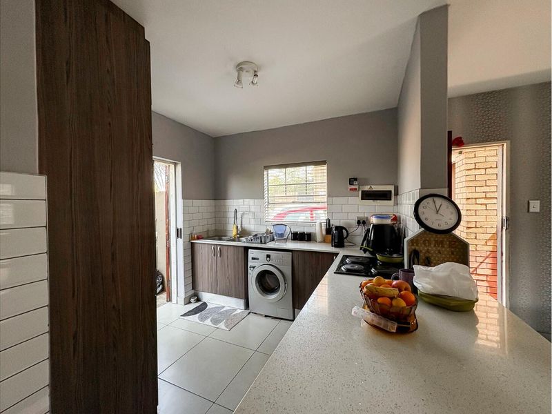 Charming 2-bed, 1.5-bath townhouse offering comfort, convenience & secure living. - Photo 5