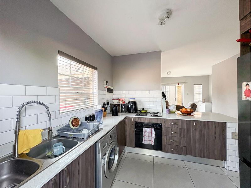 Charming 2-bed, 1.5-bath townhouse offering comfort, convenience & secure living. - Photo 4