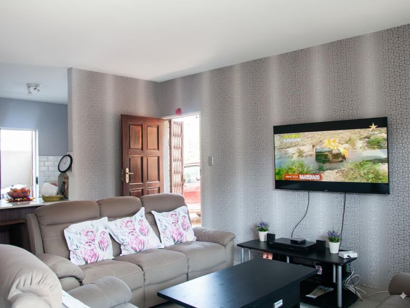 Charming 2-bed, 1.5-bath townhouse offering comfort, convenience & secure living. - Photo 6