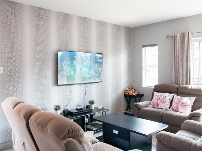 Charming 2-bed, 1.5-bath townhouse offering comfort, convenience & secure living. - Photo 7