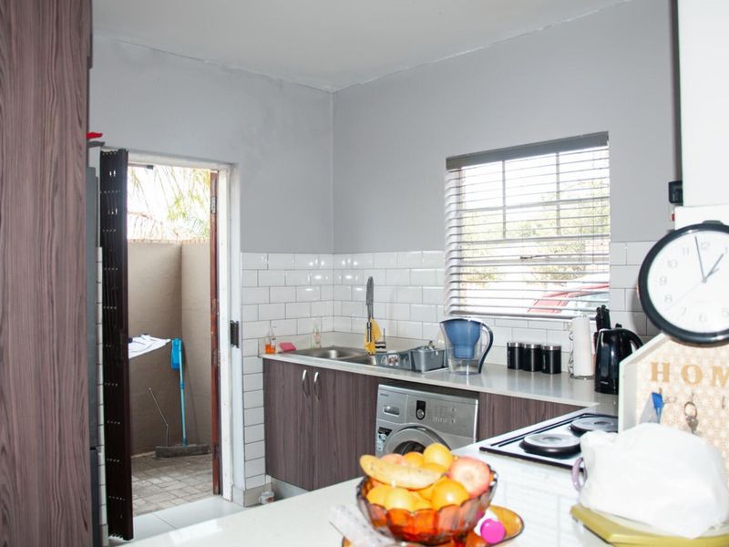 Charming 2-bed, 1.5-bath townhouse offering comfort, convenience & secure living. - Photo 3