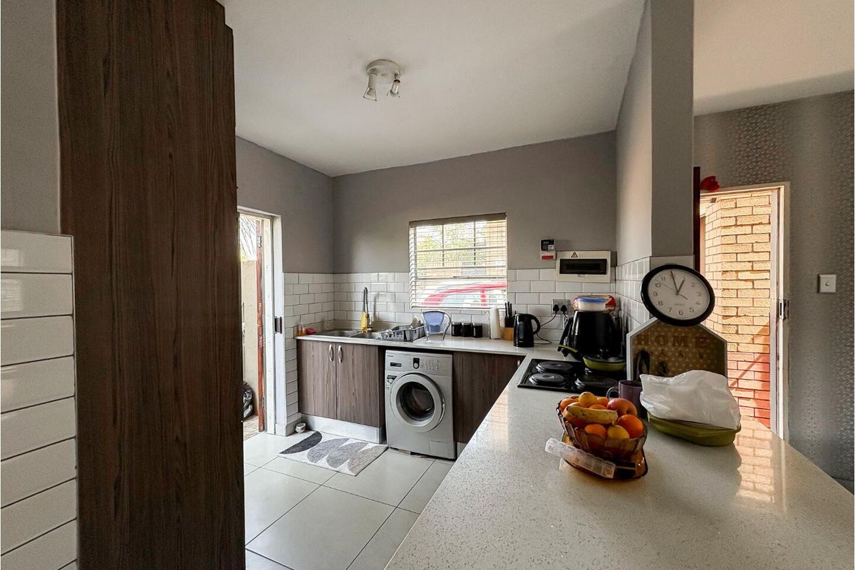 Charming 2-bed, 1.5-bath townhouse offering comfort, convenience & secure living. - Photo 5