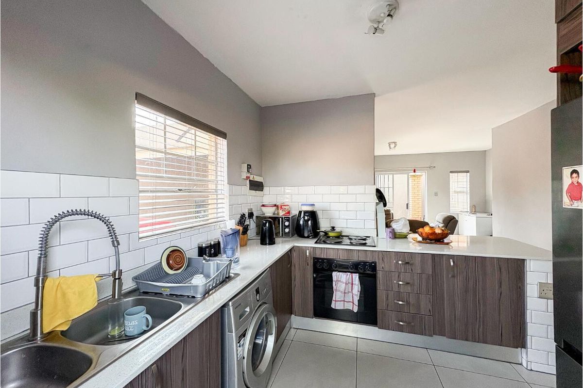 Charming 2-bed, 1.5-bath townhouse offering comfort, convenience & secure living. - Photo 4