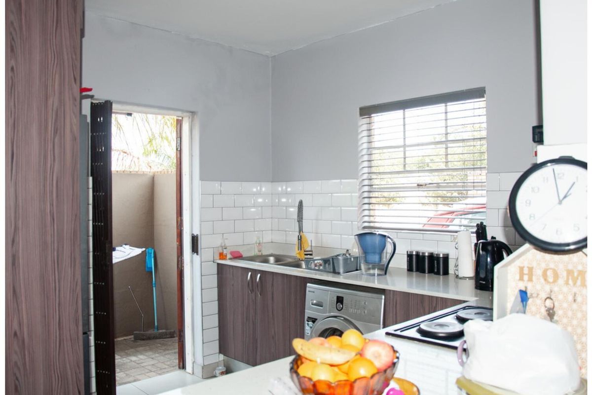 Charming 2-bed, 1.5-bath townhouse offering comfort, convenience & secure living. - Photo 3