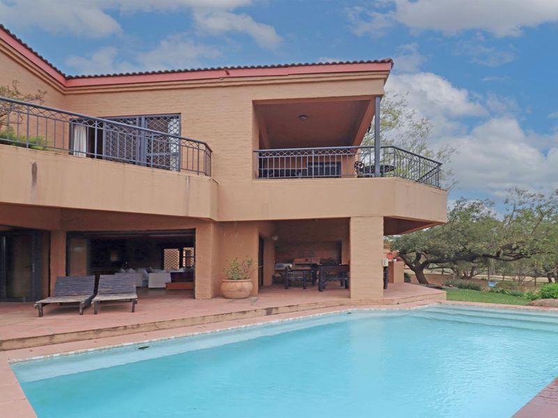 Exceptional Equestrian Estate in the Heart of Chartwell - Photo 3