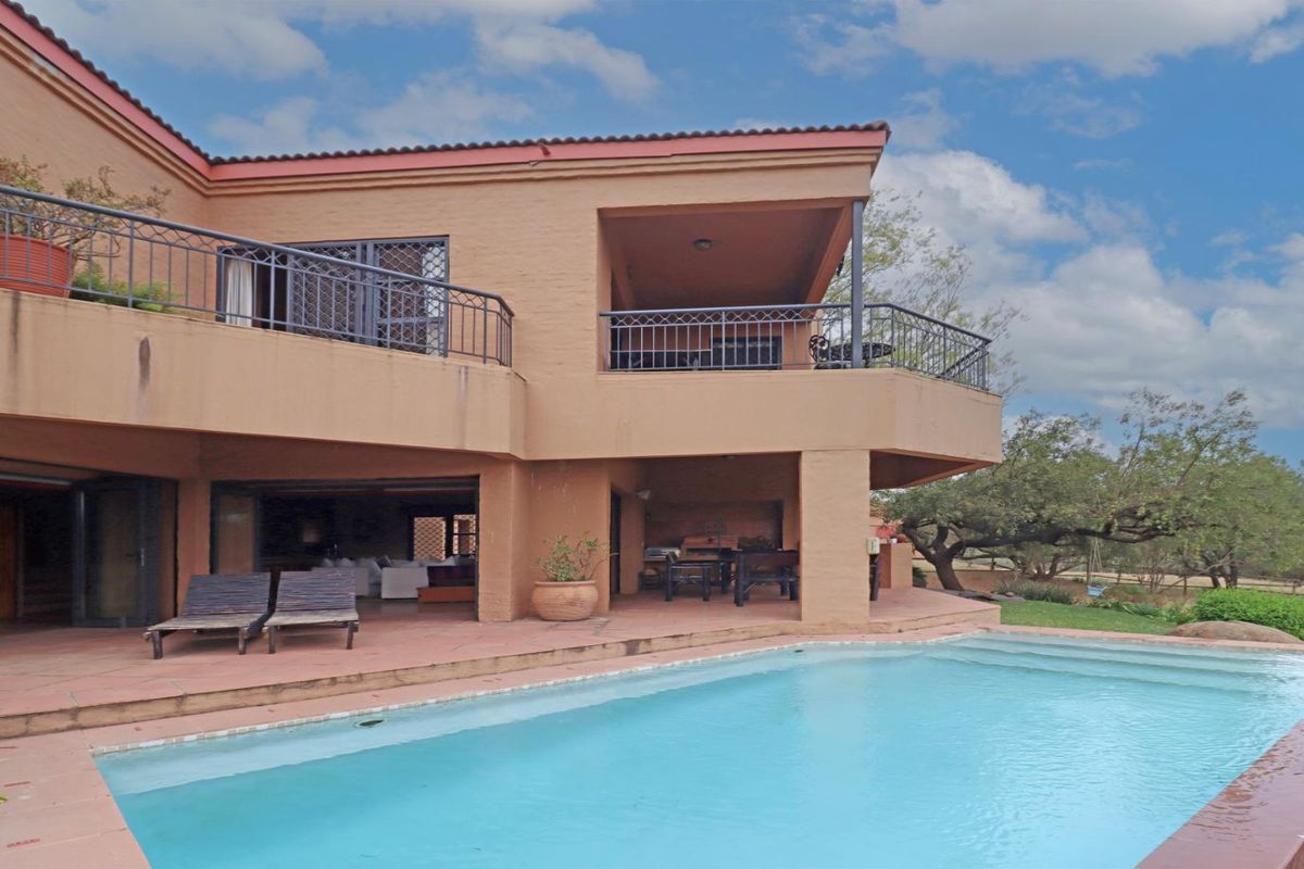 Exceptional Equestrian Estate in the Heart of Chartwell - Photo 3