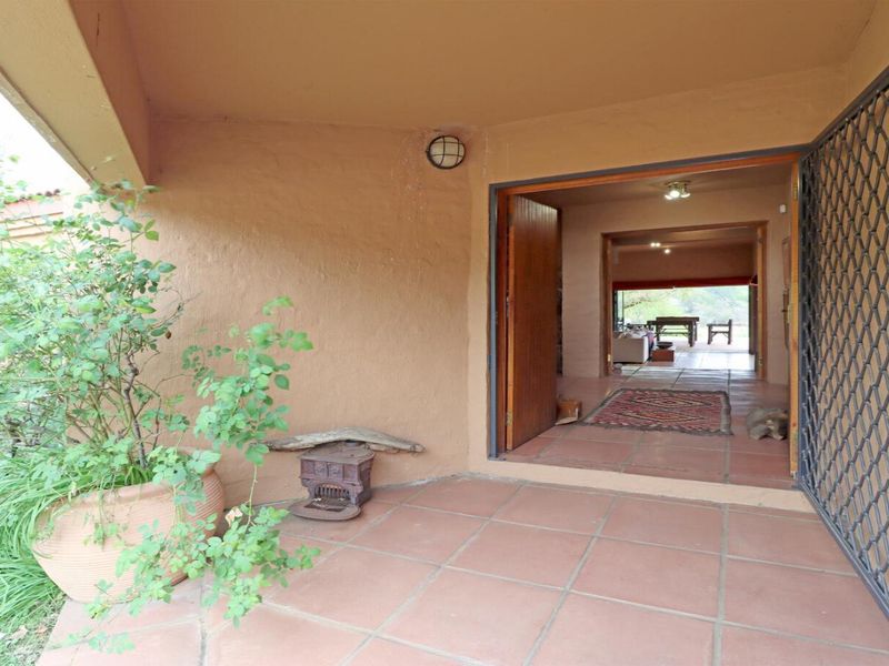 Exceptional Equestrian Estate in the Heart of Chartwell - Photo 4