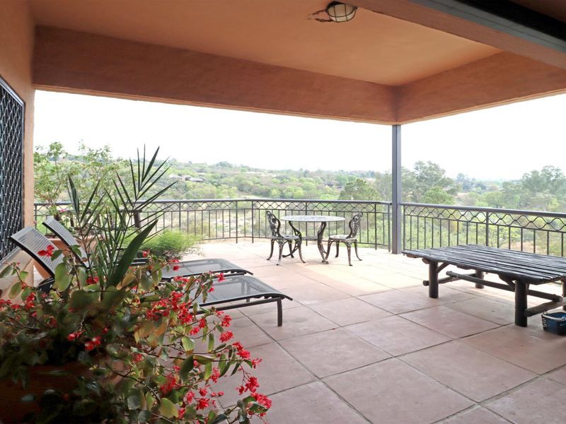 Exceptional Equestrian Estate in the Heart of Chartwell - Photo 2