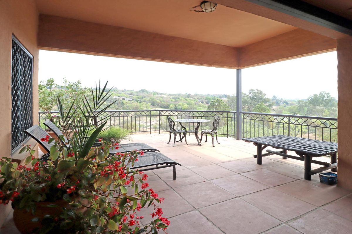 Exceptional Equestrian Estate in the Heart of Chartwell - Photo 2