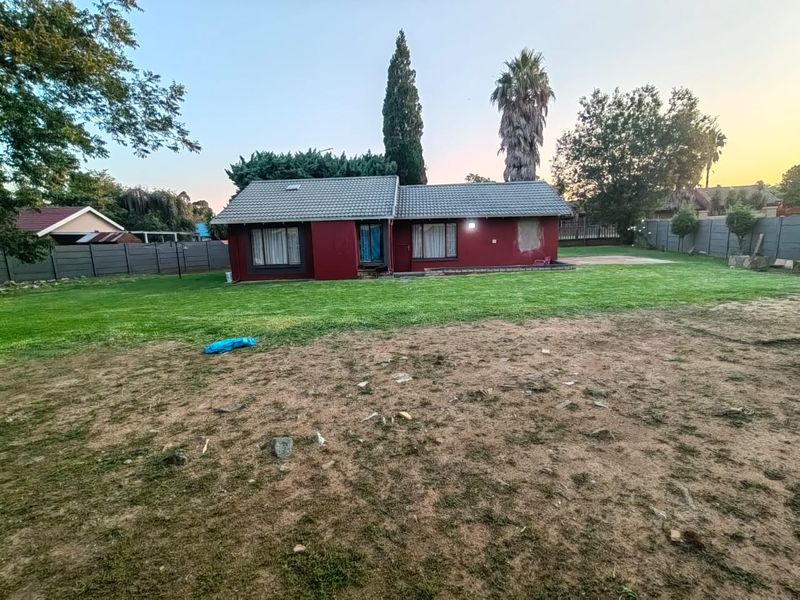 Charming 3-Bedroom Family Home with Versatile Living Spaces - Photo 10