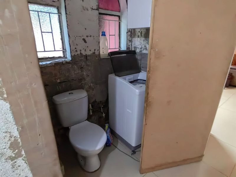 Charming 3-Bedroom Family Home with Versatile Living Spaces - Photo 8